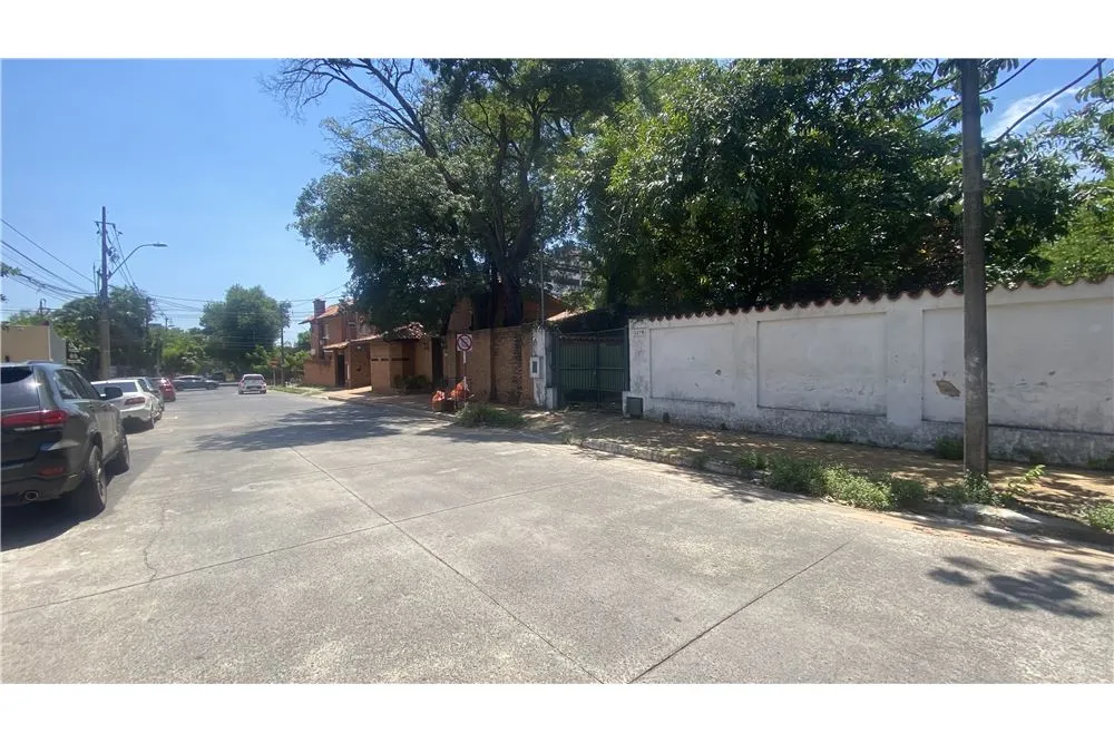 VENDO TERRENO SOBRE REPUBLICA ARGENTINA CON AMPLIO FRENTE — фото 2