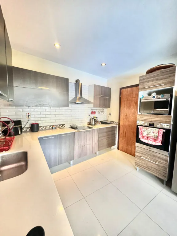 VENDO RESIDENCIA EN FERNANDO DE LA MORA ZONA NORTE — foto 2