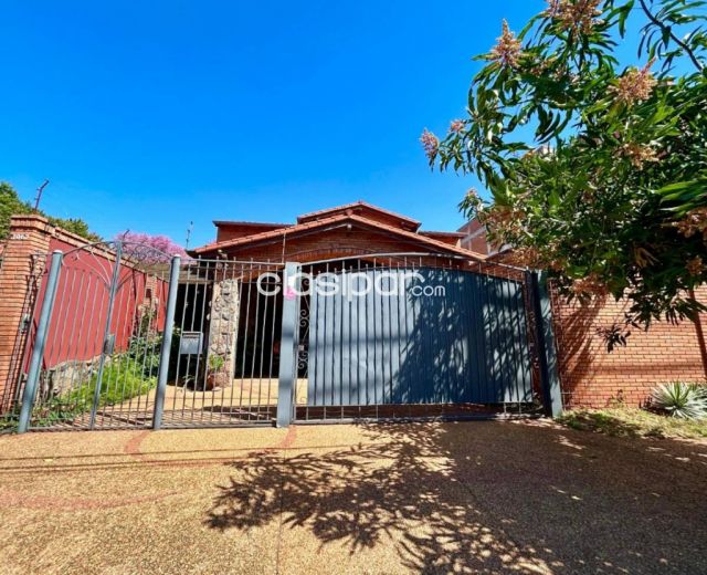 Casas - ALQUILO HERMOSA CASA DE 4 DORMITORIOS EN BARRIO HERRERA, ZONA COOP. SAN CRISTÓBAL