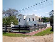 casa 2 plantas 4 dormi Residencia exclusiva en San Bernardino Vista al Lago Ypacaraí