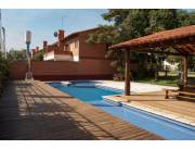 VENDO DÚPLEX EN LUQUE BARRIO CERRADO ALAMO