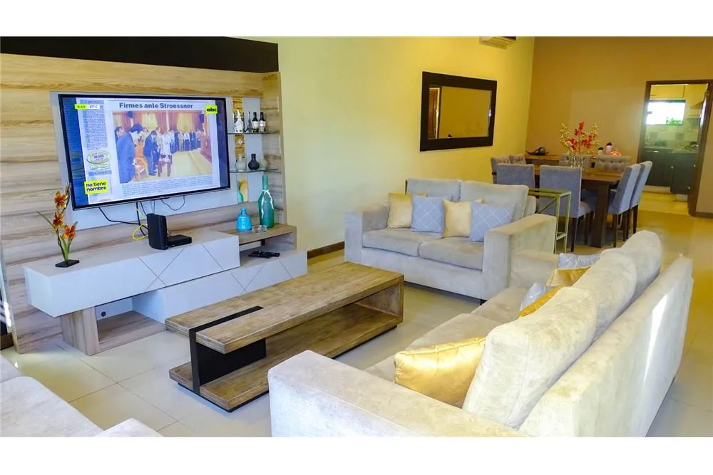 VENTA DE HERMOSA CASA EN SAN LORENZO CON PISCINA — foto 2