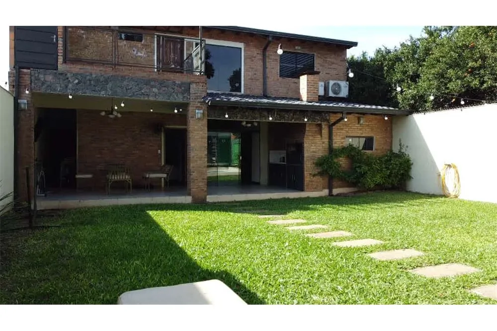 VENTA DE HERMOSA CASA EN SAN LORENZO CON PISCINA — foto 3