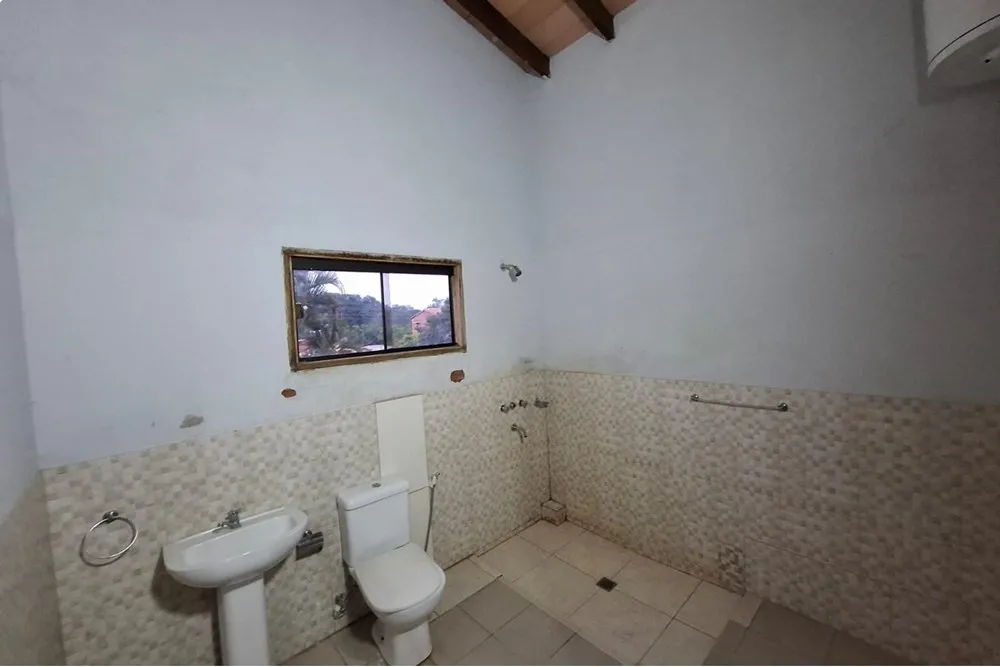 Venta de casa de 6 habitaciones en Luque, Zona IPS — foto 2