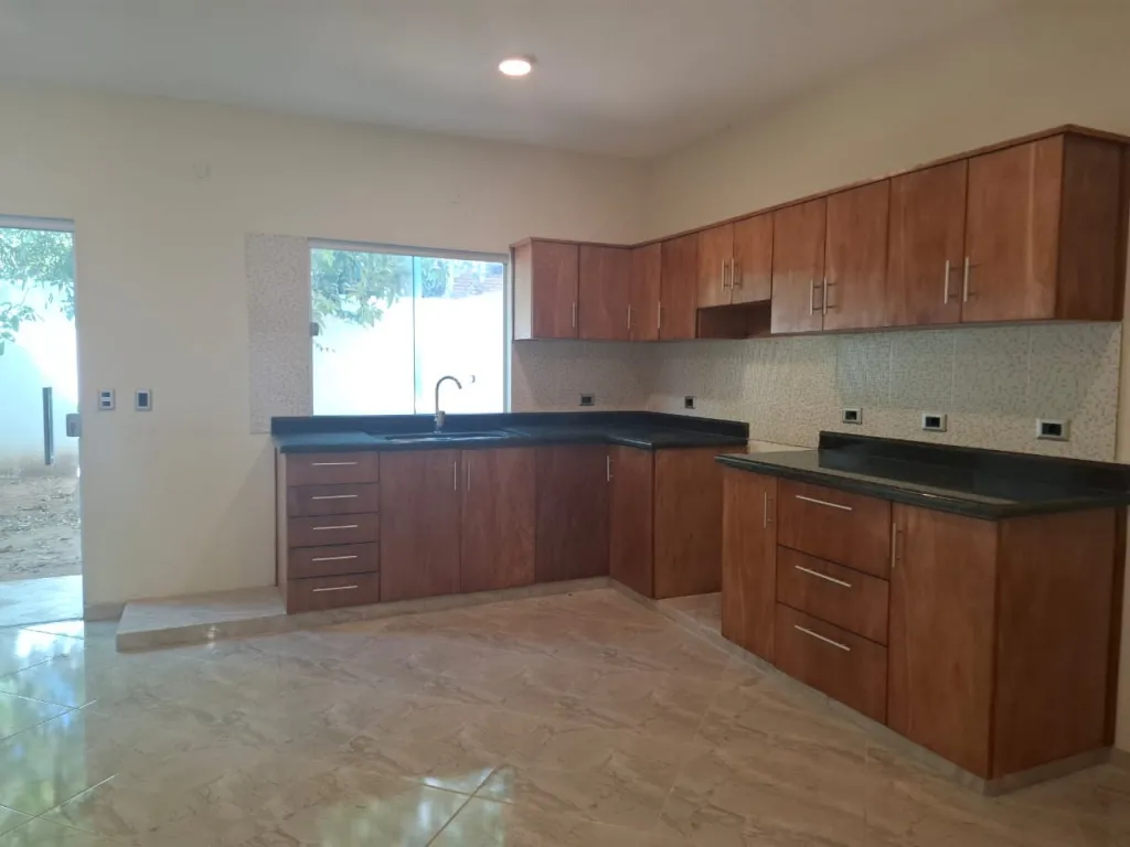 VENDO CASA ÑEMBY CAPILLA DEL MONTE — foto 3