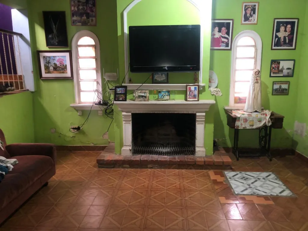 Casa amplia en venta, ideal para remodelar, barrio Las Residentas Fernando de la Mora — foto 2