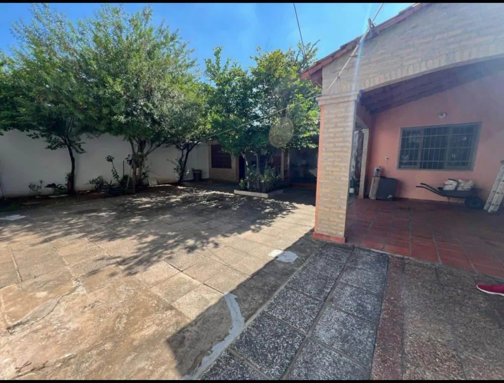 VENDO PROPIEDAD EN LA CIUDAD DE LAMBARE A UNA CUADRA DE MEDICOS DEL CHACO — foto 3