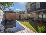 VENDO LUJOSA RESIDENCIA EN SAN LORENZO Z/ PINEDO SHOPPING!!