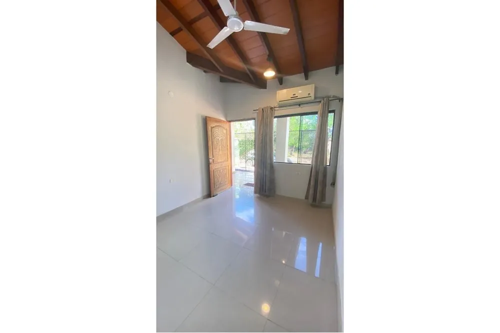 EN VENTA HERMOSO CHALET EN ÑEMBY - BO. RINCON — фото 2