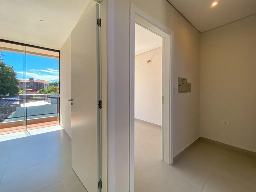 VENDO DUPLEX EN LUQUE CUARTO BARRIO COD 5617 — foto 2