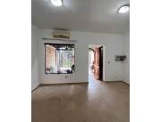 ¡Oportunidad Única para Inversionistas! Vendo Dos Dúplex en Barrio Mbocayaty Descubrí la i