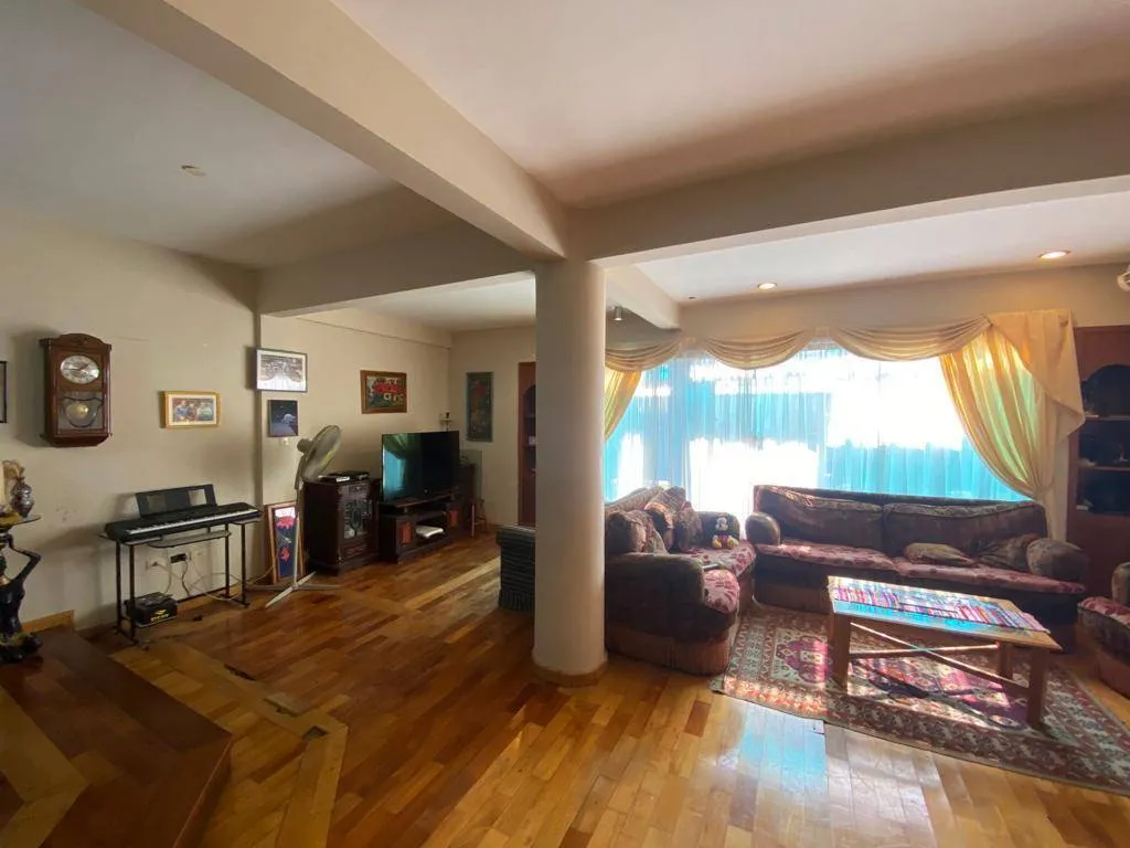 VENDO AMPLIA RESIDENCIA 5 DORMITORIOS EN LAMBARE — foto 3