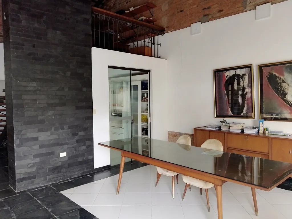 Propiedad en Las Mercedes – 480 m² terreno, 5 dormitorios, 4 cocheras — foto 2
