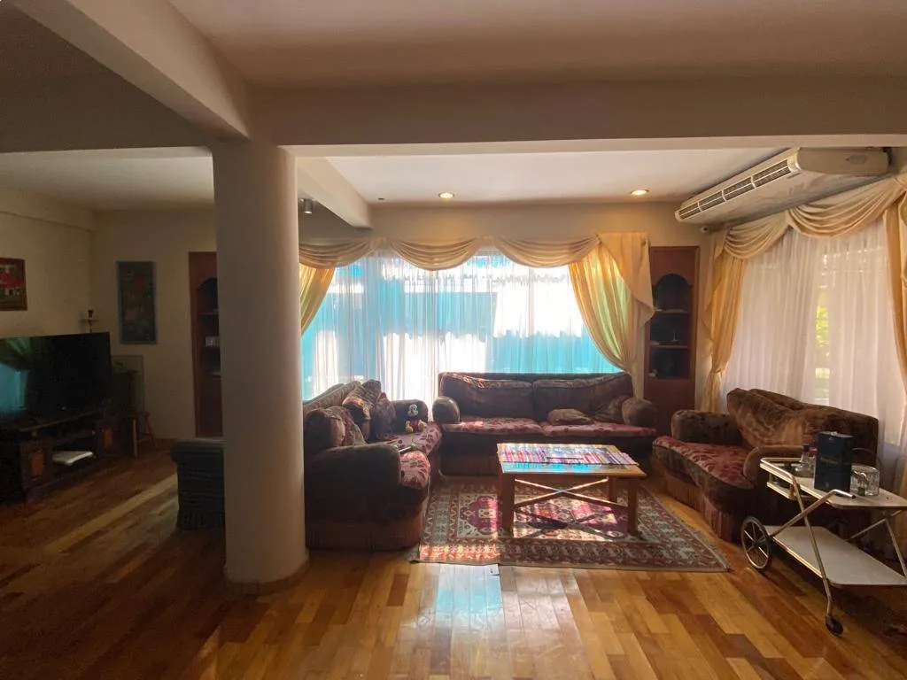 HERMOSA RESIDENCIA EN VENTA EN LAMBARE A PASOS DE LA MUNICIPALIDAD — foto 2