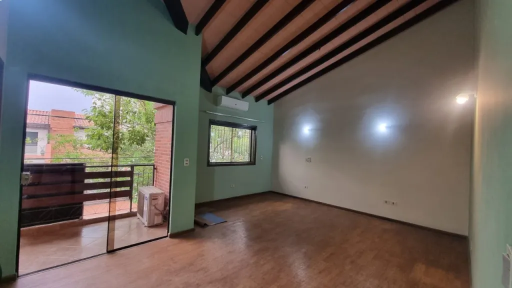 CASA EN VENTA EN BARRIO BERNARDINO CABALLERO, SEMINARIO — foto 2