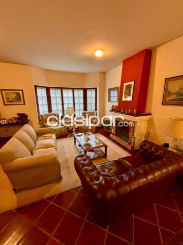 Casas - PROPIEDAD EN VENTA - ZONA RESIDENCIAL Sobre 1ER PRESIDENTE