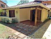 MANORA, PROX. ASA: ELEGANTE RESIDENCIA, P/ CASA U OFICINA, GRANDES AMBIENTES, 3 NIVELES.