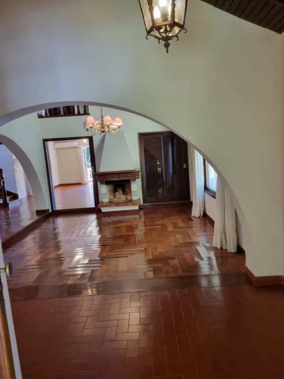 MANORA, PROX. ASA: ELEGANTE RESIDENCIA, P CASA U OFICINA, GRANDES AMBIENTES, 3 NIVELES. — фото 3