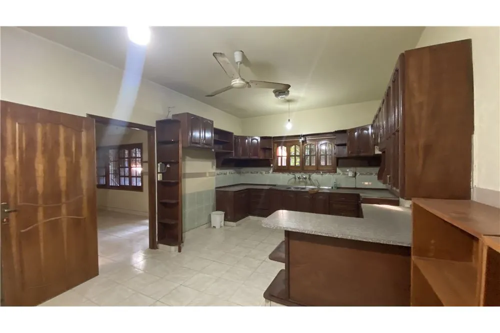 VENDO AMPLIA CASA EN BARRIO HIPODROMO — foto 3