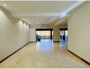 Vendo casa recientemente refaccionada en Mburucuyá, zona restaurante Tierra Colorada.