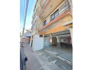 SALON COMERCIAL U OFICINA SOBRE LA CALLE LIBERTAD BARRIO SAN MIGUEL - LAGUNA GRANDE