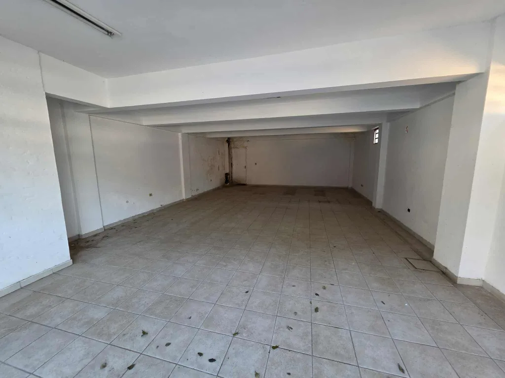 SALON COMERCIAL U OFICINA SOBRE LA CALLE LIBERTAD BARRIO SAN MIGUEL - LAGUNA GRANDE — foto 2