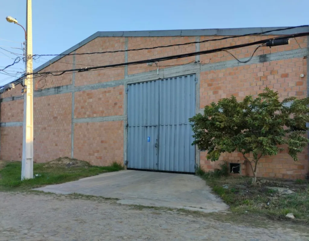En Alquiler Amplio Depósito de 900 m2 libres en Mariano Roque Alonso A452 — photo 2
