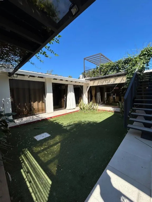 EN VENTA HERMOSA PROPIEDAD EN EL BARRIO MBURUKUYA — foto 2