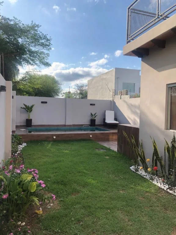 VENDO AMPLIO DUPLEX EN LAMBARÉ — foto 3