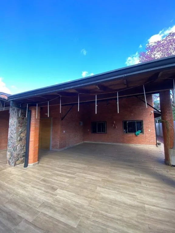 VENDO AMPLIA CASA DE 6 DORMITORIOS Y PISCINA EN SAN LORENZO, BARRIO SAN FELIPE — foto 3