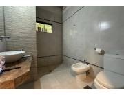 VENDO CASA EN BO.CERRADO MIRALAGO YPACARAÍ CON PISCINA Y AMPLIO PATIO C/SEGURIDAD 24 HS