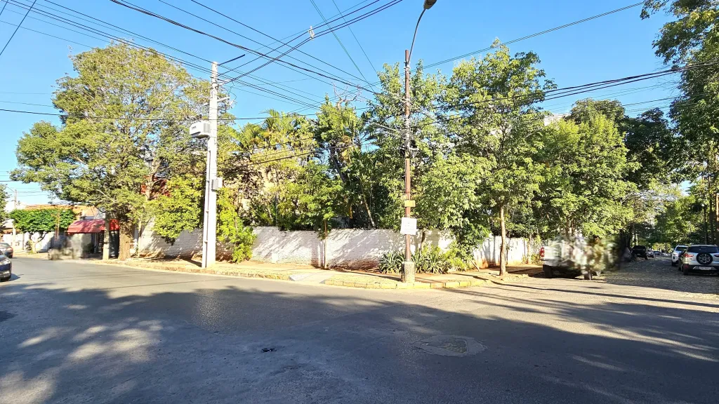 Esquina 1.355 m² | Villa Morra – AR2A (FOT 2.4 FOS 60%) | 4 Pisos Potenciales — foto 3