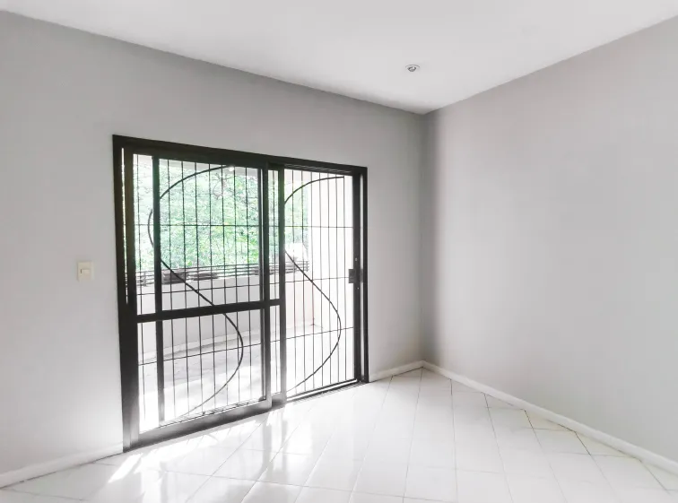 VENDO AMPLIO DEPARTAMENTO EN BARRIO MBURICAO — foto 2