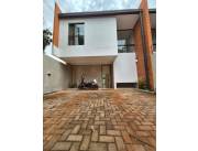 ALQUILO DUPLEX EN LUQUE COMEBOL
