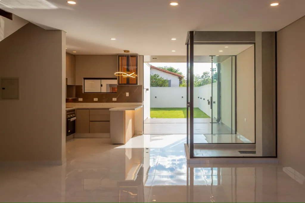 Vendo hermoso duplex a estrenar en cuarto barrio Luque con finas de terminaciones — foto 3