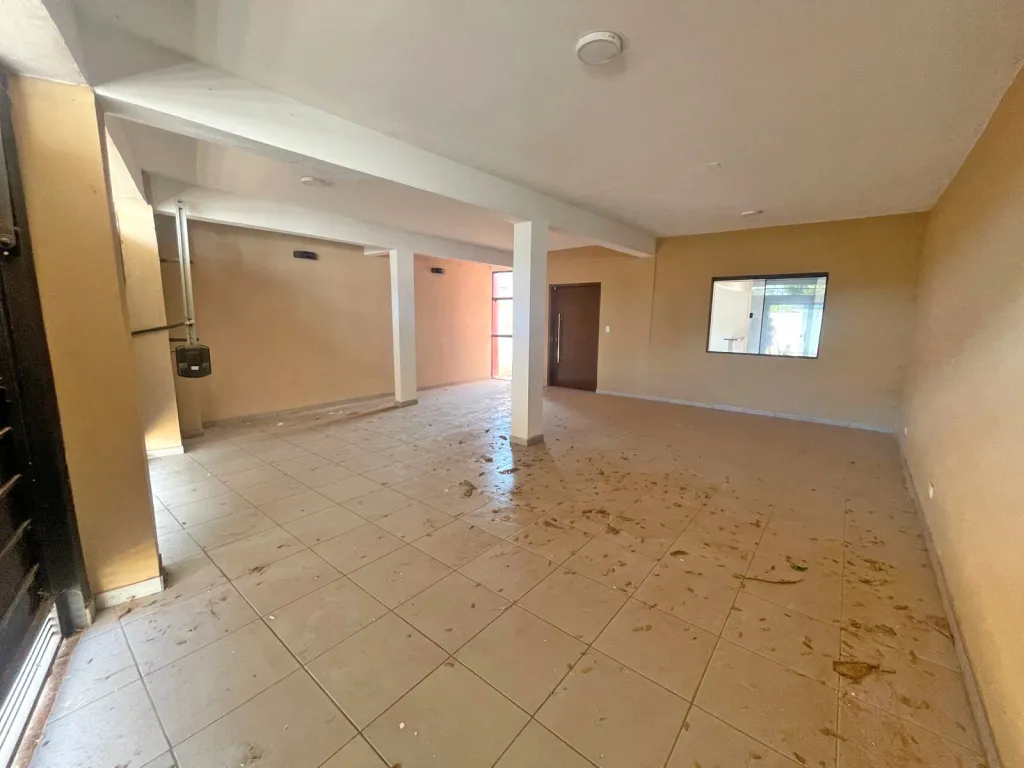 ¡Oportunidad única en Luque! Casa a estrenar con excelente ubicación y potencial de valori — foto 2