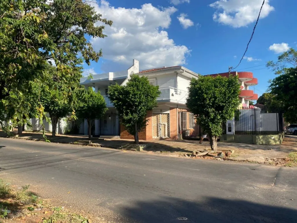 VENDO PROPIEDAD EN ESQUINA ESTRATÉGICA – AVDA. MÉDICOS DEL CHACO — foto 2