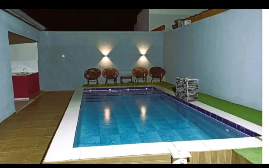 Alquiler de Casa amoblada con piscina por día en Encarnación. Nro. 35 — foto 3
