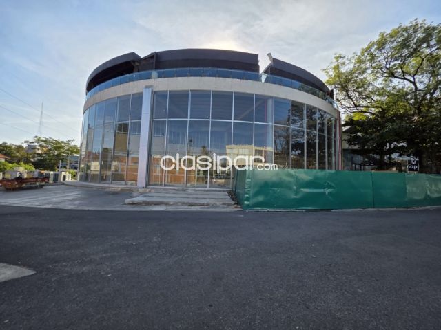 Locales / Oficinas / Salones - ALQUILO IMPONENTE LOCAL COMERCIAL DE 750 m2 EN PASEO LOS ÁRBOLES, VILLA MORRA