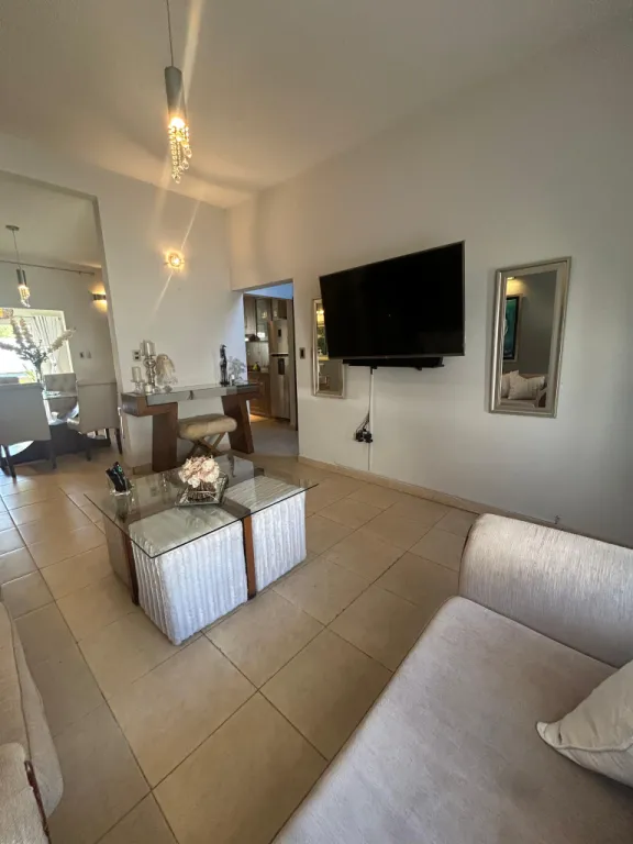 VENDO AMPLIO DUPLEX EN LAMBARÉ — foto 2