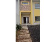 Residencia en Zona Yacht – En Venta o Alquiler