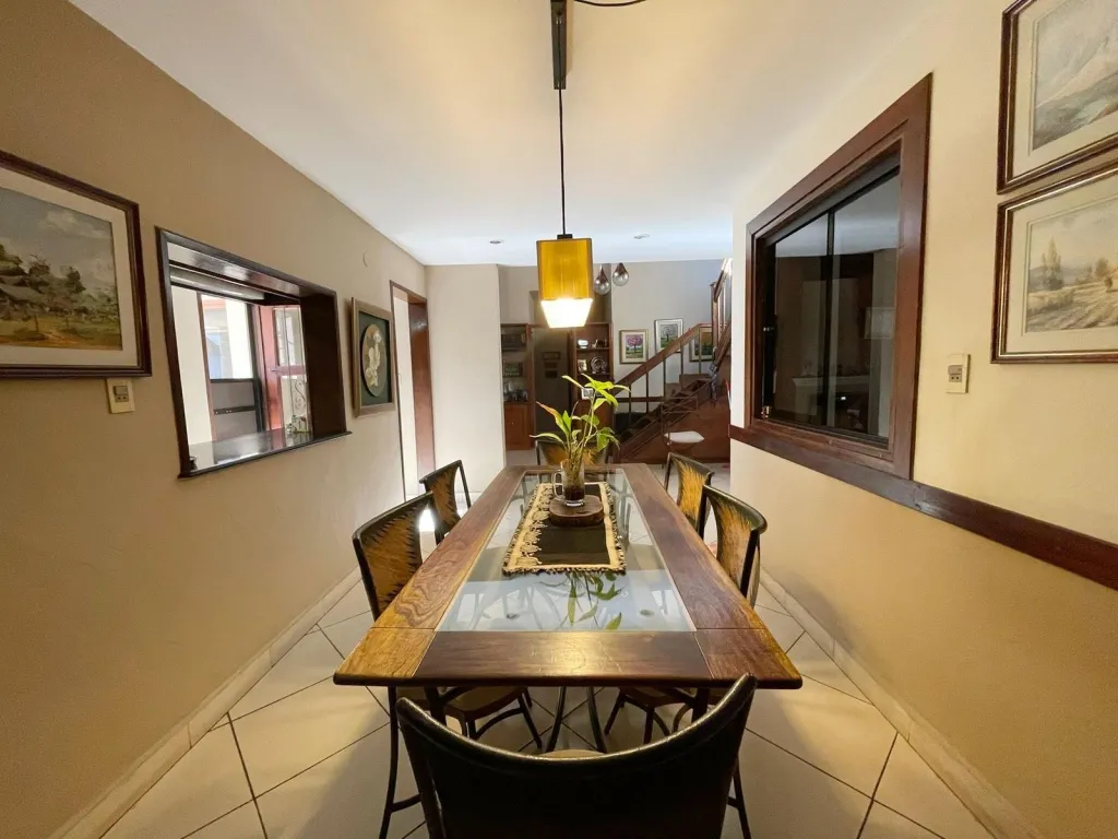 CASA CON AMPLIO FRENTE SOBRE AVENIDA DE LA VICTORIA - BARRIO HIPODROMO — foto 3