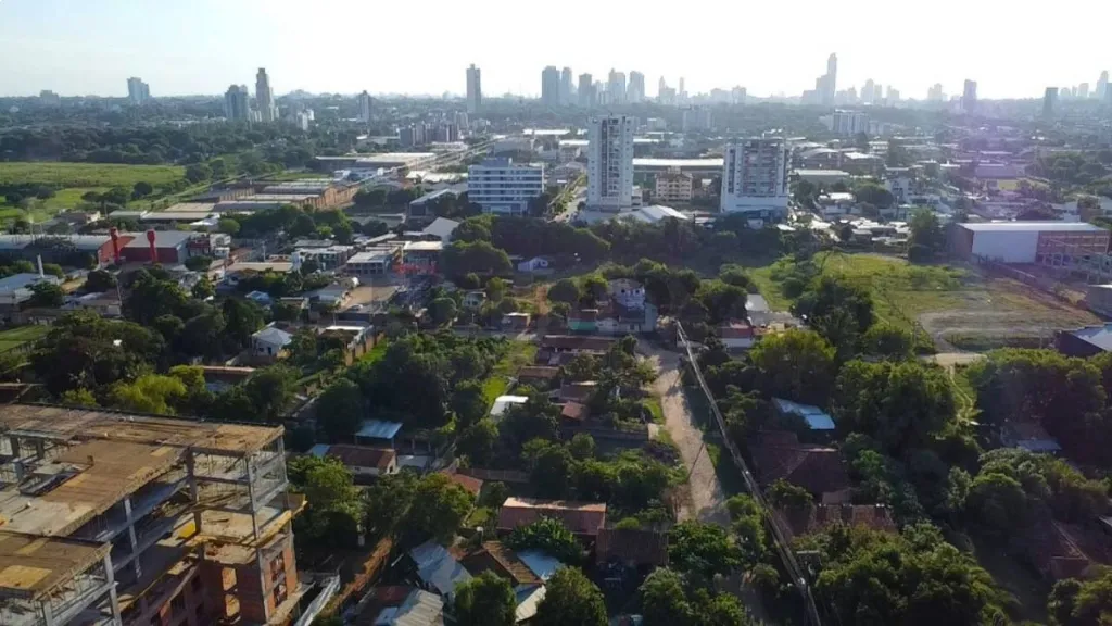 VENDO TERRENO DE 667 M2 EN LUQUE - ZONA CIT - 18 x 3 — foto 2