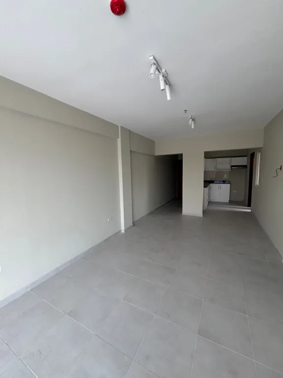 VENDO AMPLIO DEPARTAMENTO DE 2 DORMITORIOS EN BARRIO MCAL. LÓPEZ — foto 2