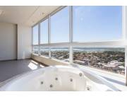 ALQUILO HERMOSO PENTHOUSE DE 3 DORMITORIOS CON VISTA BAHIA COD A0714