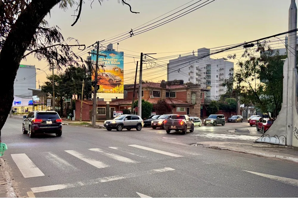 Terreno en esquina sobre Aviadores del Chaco — foto 2