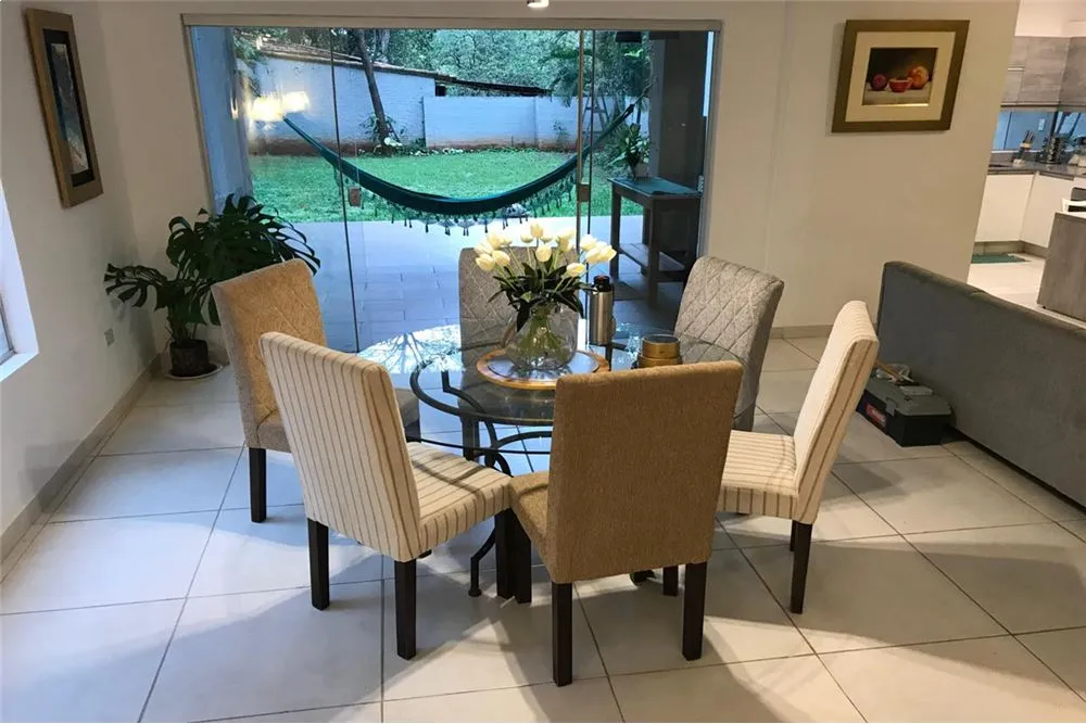 VENDO CASA 2 PLANTAS CPISCINA LUQUE BO.AMERICA ZONA CONMEBOL — foto 2