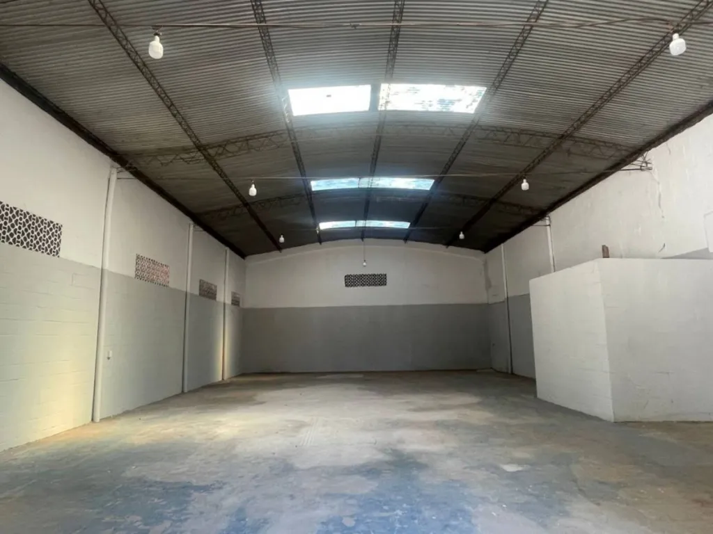 ALQUILO AMPLIO DEPOSITO EN ZONA COMERCIAL BARRIO SAN PABLO — foto 2