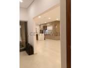 ELEGANTE RESIDENCIA DE UNA SOLA PLANTA EN ESQUINA UBICADA EN EL 4to BARRIO DE LUQUE