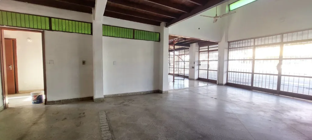 ALQUILO AMPLIO SALÓN EN LOMA PYTA — foto 3